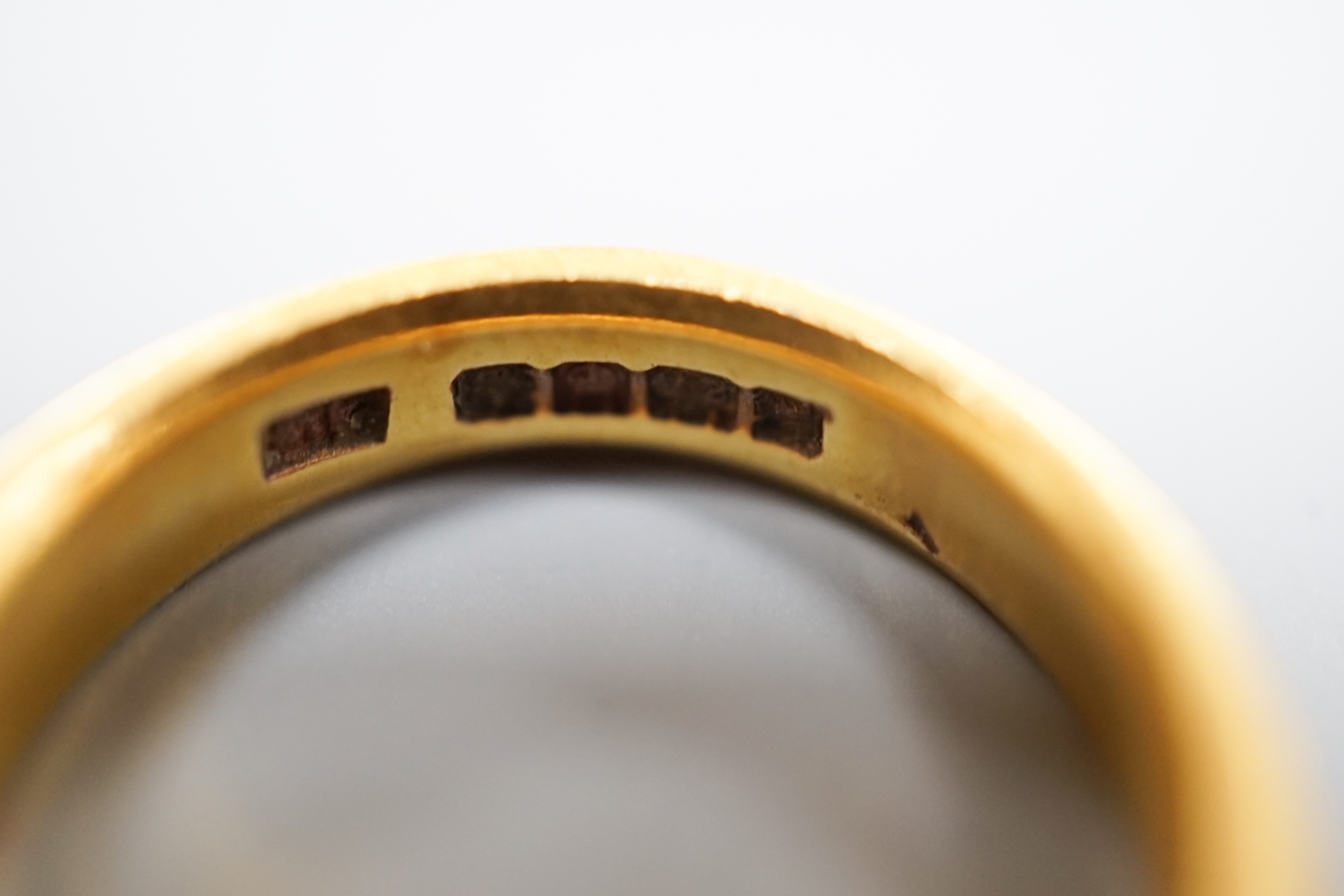 A 22ct gold wedding band, size O, 8.4 grams.